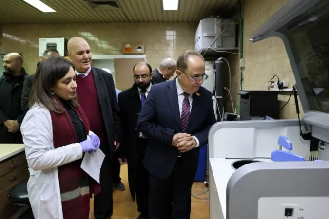 جولة ميدانية مفاجئة لوزير التعليم العالي والبحث العلمي الدكتور مروان الحلبي   في مشفى البيروني