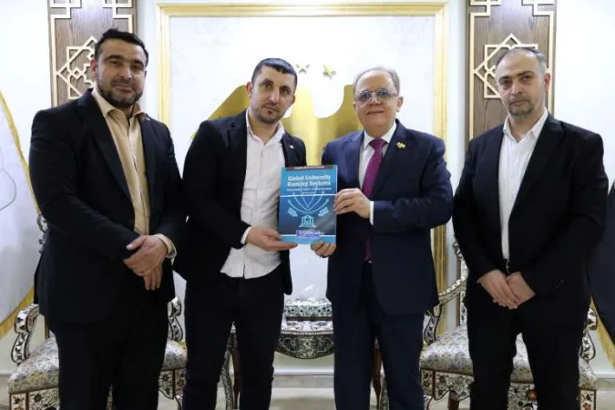 وزير التعليم العالي والبحث العلمي الدكتور "مروان الحلبي" يتسلّم هدية ثلاثة كتب علمية محكَّمة نشرتها جامعة المعارف للعلوم التطبيقية