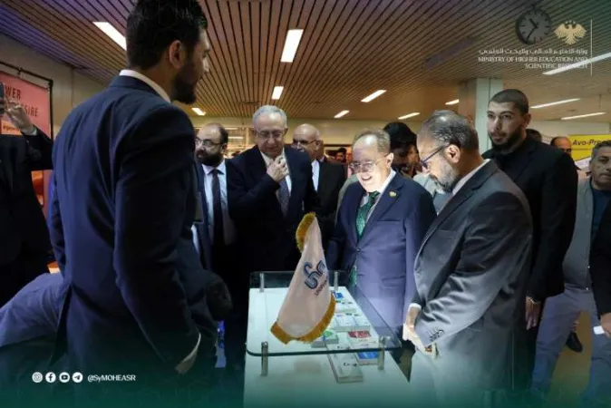 افتتح وزير التعليم العالي والبحث العلمي  ندوة علمية حول "الجراحة البولية النسائية" والمعرض الطبي والأدوية المرافق.