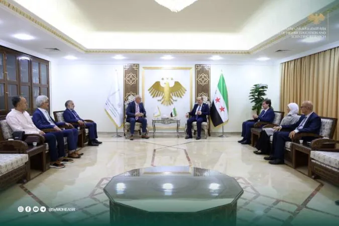 بحث التعاون العلمي والطبي مع اتحاد الأطباء والصيادلة السوريين في فرنسا.