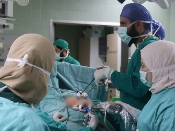 تحقيق نجاح طبي متميز عبر إجراء عملية جراحية تنظيرية دقيقة،في المستشفى الوطني الجامعي .