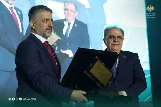بحضور معاون الأمين العام لشؤون مجلس الوزراء افتتح وزير التعليم العالي ، فعاليات الأسبوع العلمي الدولي الأول في جامعة حلب.