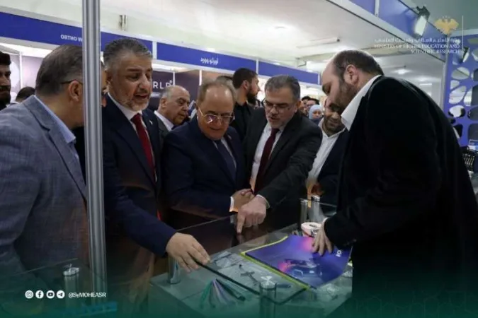 على هامش فعاليات الأسبوع العلمي الدولي الأول في جامعة حلب،وزير التعليم العالي  يفتتح عدداً من المعارض التخصصية.
