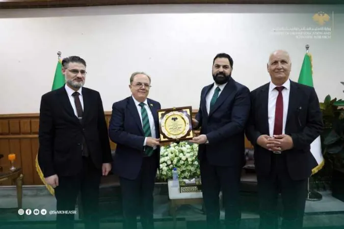 في إطار الاهتمام الحكومي بمحافظة طرطوس وزير التعليم العالي يزور المحافظة ويلتقي بالمحافظ ورئيس جامعة طرطوس لتعزيز التعاون بين المحافظة والجامعة.