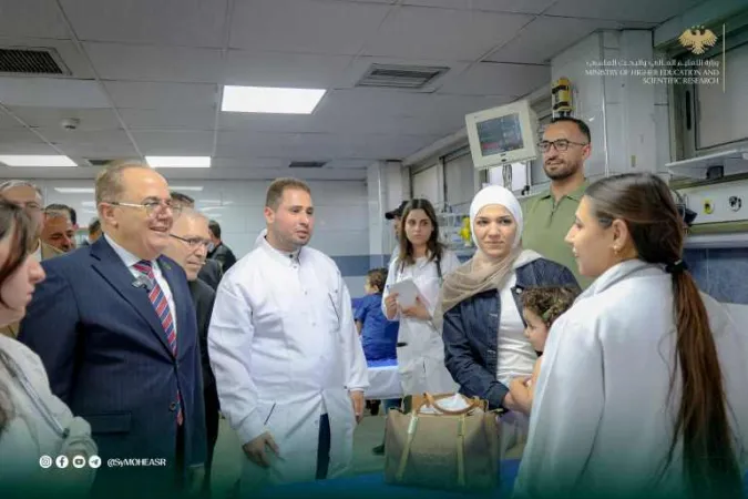 أجرى وزير التعليم العالي  جولة ميدانية في مشفى الأطفال الجامعي، تفقد خلالها منظومة الإسعاف والخدمات الطبية وواقع تدريب طلاب الدراسات العليا.
