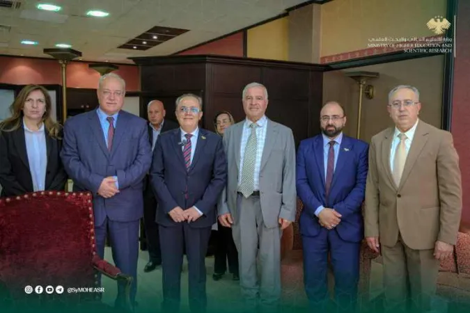 بجولة ميدانية في المشفى الوطني الجامعي بدمشق؛ للاطلاع على جاهزية الإسعاف وأقسام العناية التخصصيةوغسيل الكلى.