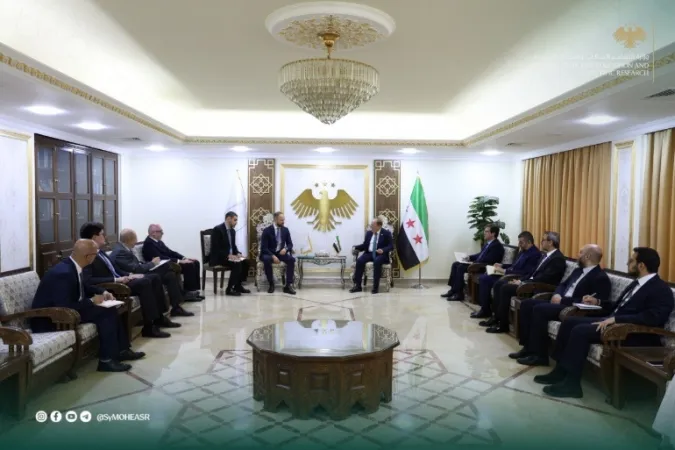 وزير التعليم العالي يستقبل وفداً روسياً لبحث تعزيز الشراكة الأكاديمية والإنسانية وتوسيع المنح الدراسية.