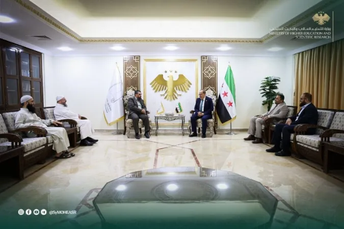 وزير التعليم العالي يناقش مع رئيس الجامعة الإسلامية الخاصة سبل تحديث آليات المفاضلة وتوسيع فرص قبول الطلبة الدوليين.
