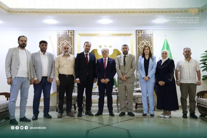 وزير التعليم العالي ونقيب التمريض يبحثان تطوير المهارات الصحية وتحديث توصيف المهن.