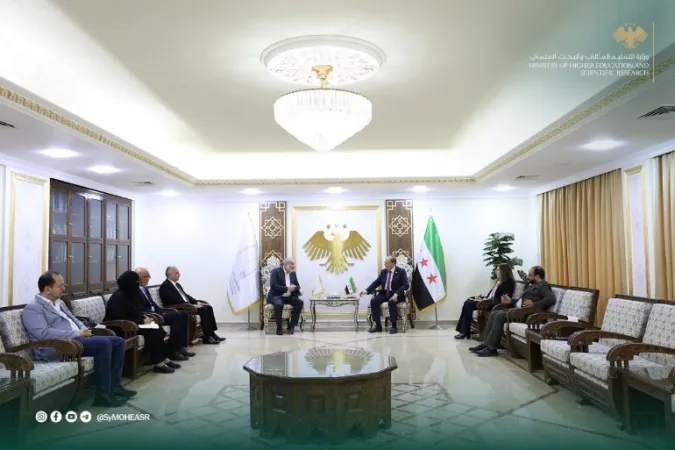 تعزيز البنية النقابية وتفعيل اللجان ومناقشة تحديات مشفى البيروني في لقاء وزير التعليم ورئيس الاتحاد العام لنقابات سورية.