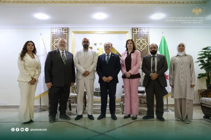 وزير التعليم العالي يبحث مع المدير الإقليمي لشركة إنتر هيلث الكندية، سبل التعاون وتبادل الخبرات.