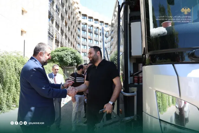 معاون وزير التعليم العالي ، رئيس اللجنة المكلفة بالتنسيق مع الجامعة الألمانية الأردنية، يتابع إجراءات سفر المتدربين.