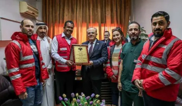 كرّم وزير التعليم العالي والبحث العلمي  سفير دولة قطر في سورية  إلى جانب الفريق الطبي لمبادرة حملة عطاء بلا حدود القطرية