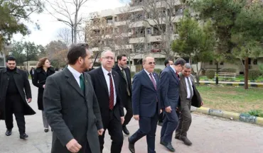 وزير التعليم العالي يتفقد السكن الجامعي في الهمك ويزور حاضنة نمو التقنية دعماً للباحثين الشباب